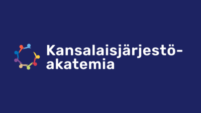 KJA-logo sininen tausta Logo Kansalaisjärjestöakatemia sinisellä taustalla.